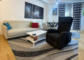 Charming Modern Condo near City Center Free Parking & Fully Equipped